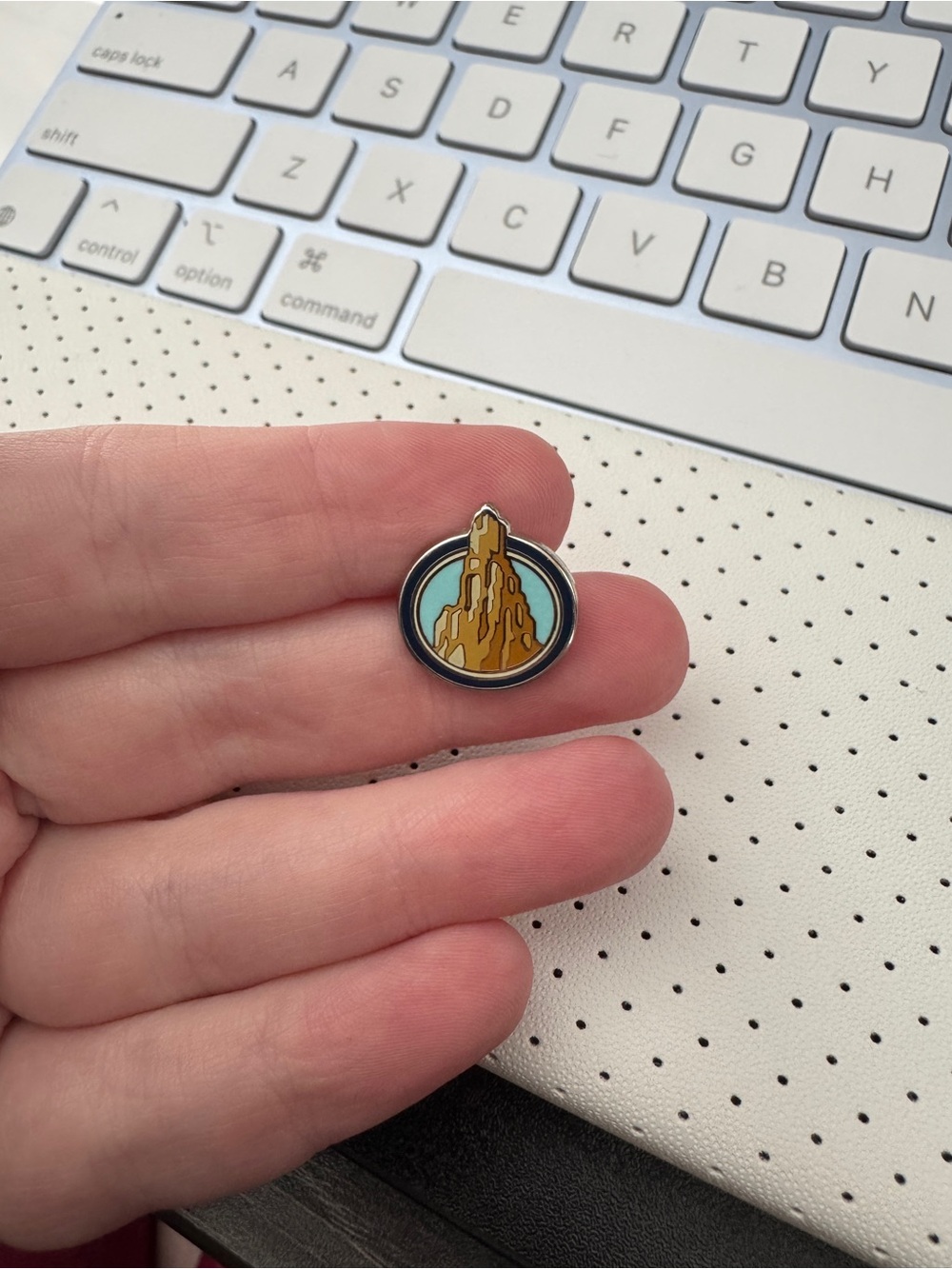 Disney Tiny Kingdom Big Thunder Mountain Third Edition Series 2 Mystery Pin